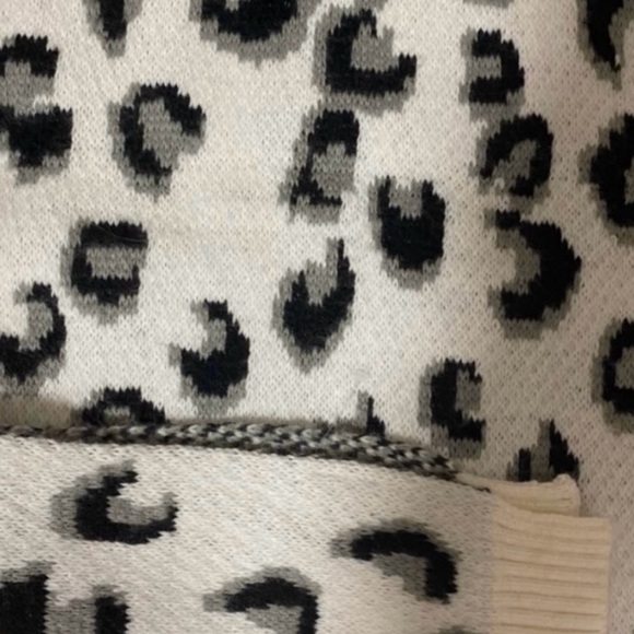 LEOPARD PRINT SCARF - Picture 2 of 3